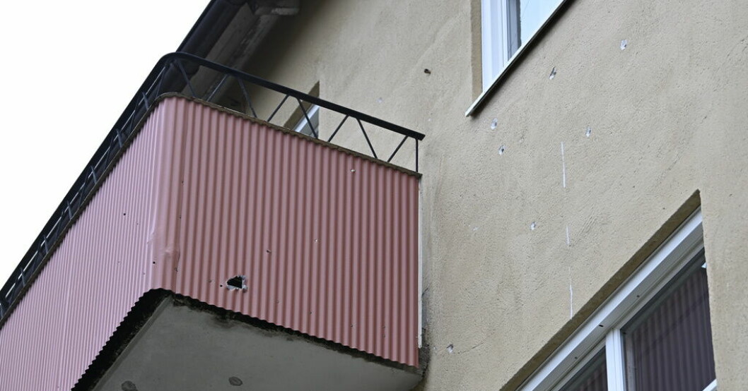 Vid en av händelserna sköt pojkarna mot en fasad i Gubbängen i södra Stockholm. Flera skott gick in i en lägenhet. Arkivbild. Första domen efter våldsvågen – tonåringar döms