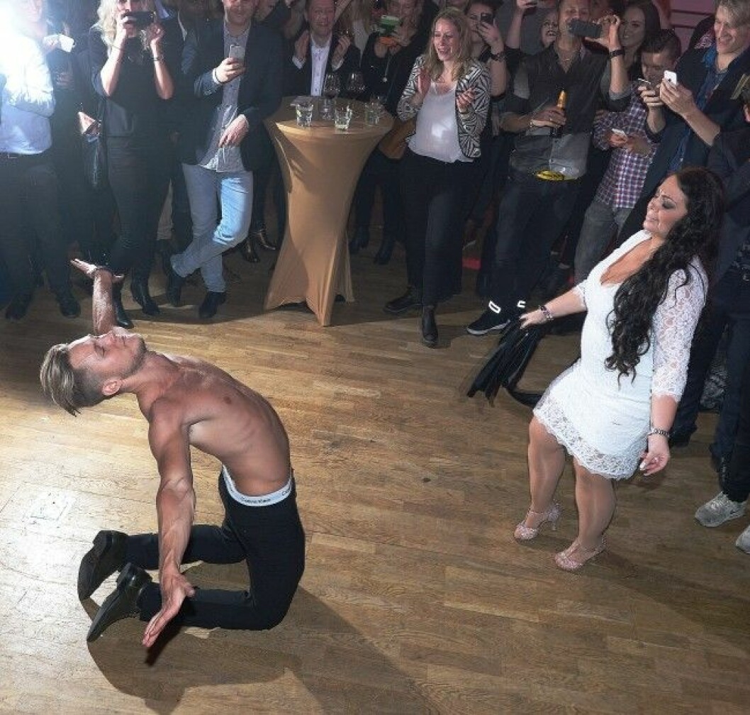 Viktor Frisk och Anna Book bjöd rejält på uppmärksamhet på efterfesten. Viktor Frisk och Anna Book bjöd rejält på uppmärksamhet på efterfesten.