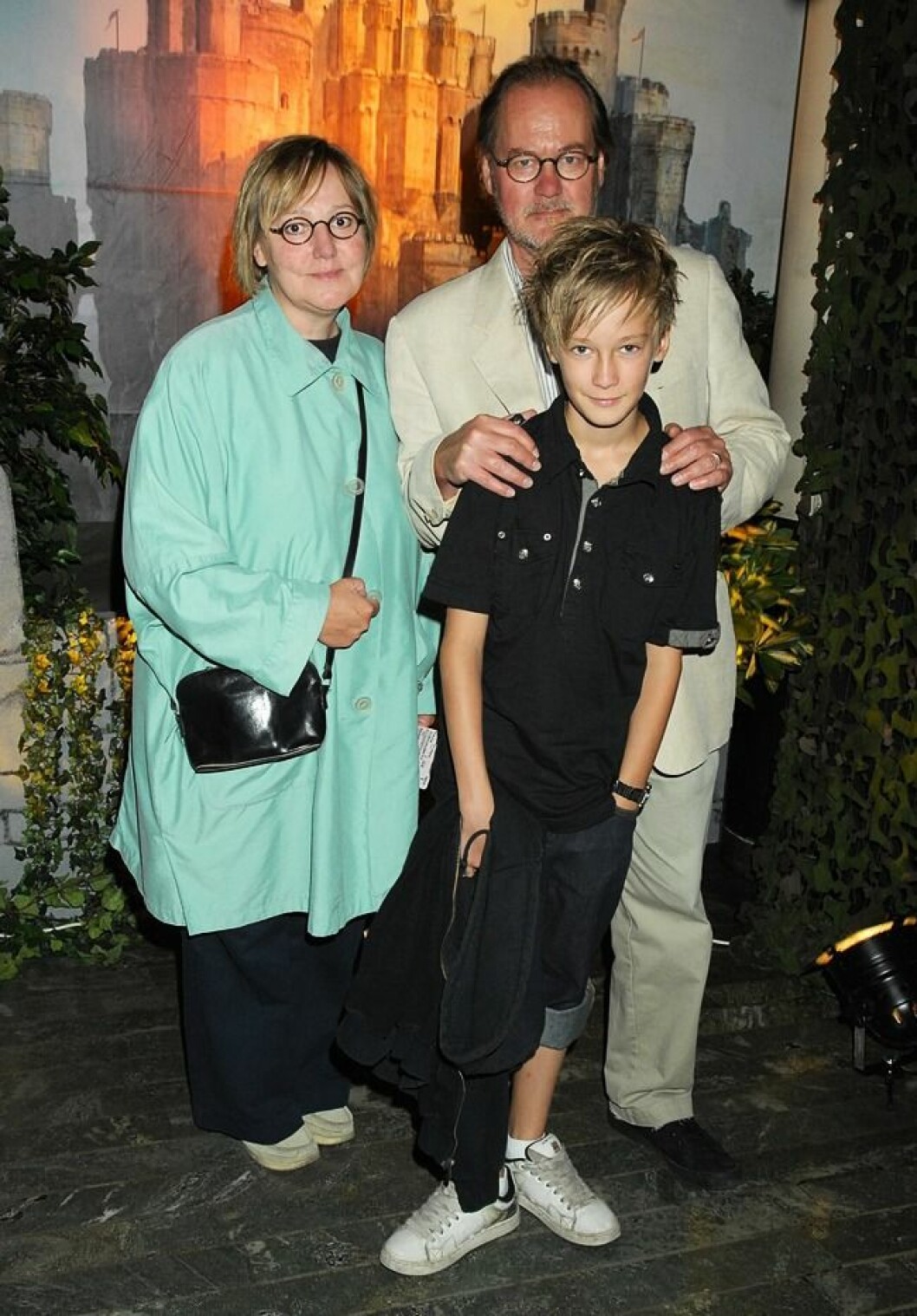 Lena T. Hansson, Peter Haber med sonen Viktor Haber på filmpremiär av Narnia, år 2008. FOTO: Cecilia Liljeton/TT