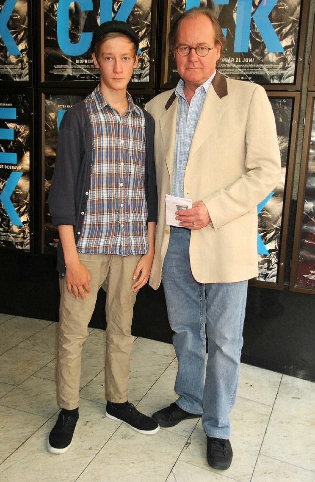 På premiären av Beckfilmen Levande begravd tog Peter Haber med sig sonen Viktor, år 2010. FOTO: Jonas Hessman/TT