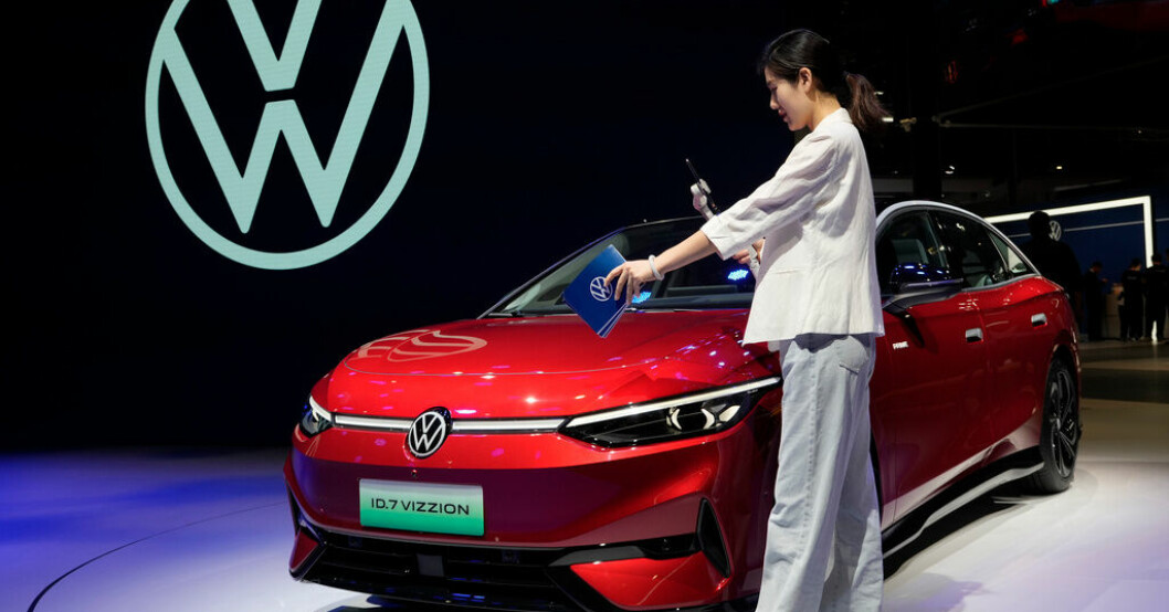 Volkswagens nya ID.7-modell visas upp i samband med bilmässan i Shanghai, Kina. Arkivbild. Volkswagen höjer tillväxtmålen