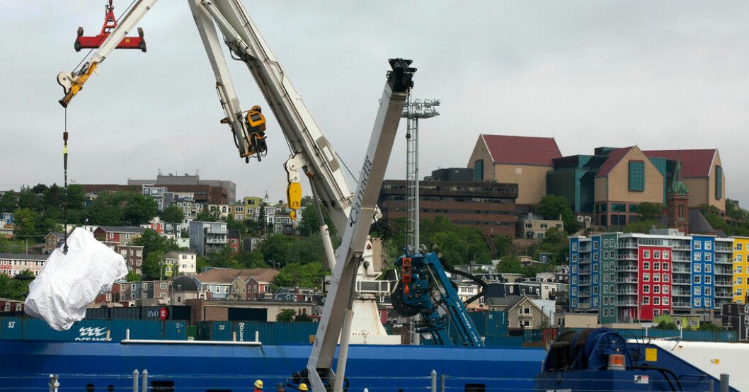 Vrakdelar från den imploderade ubåten Titan fördes i land till den kanadensiska ön Newfoundland under onsdagen. Troliga kvarlevor funna i ubåtsvraket