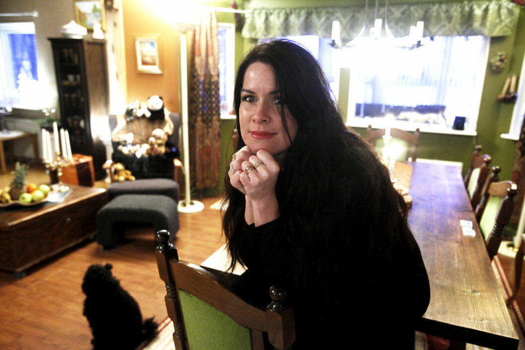 Åsa Waldau vigdes till “Kristi brud” av livstidsdömde Helge Fossmo. Åsa Waldau "Kristi brud", pastor Sverige, ? i sitt hem i Knutby. bostäder