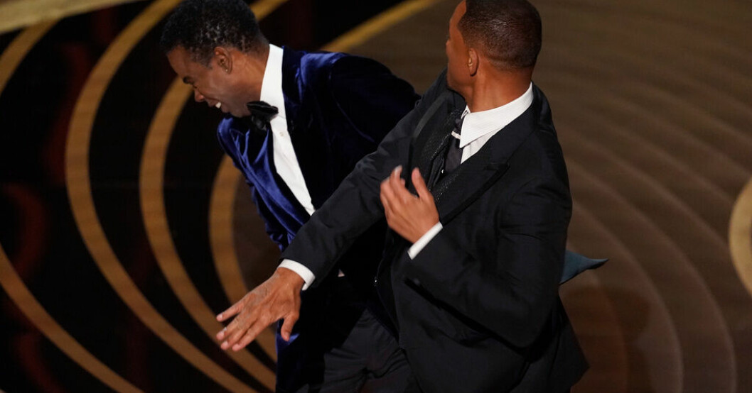 Will Smith slog till Chris Rock på förra årets Oscarsgala. Arkivbild. Oscarsgalan inför kristeam efter örfil