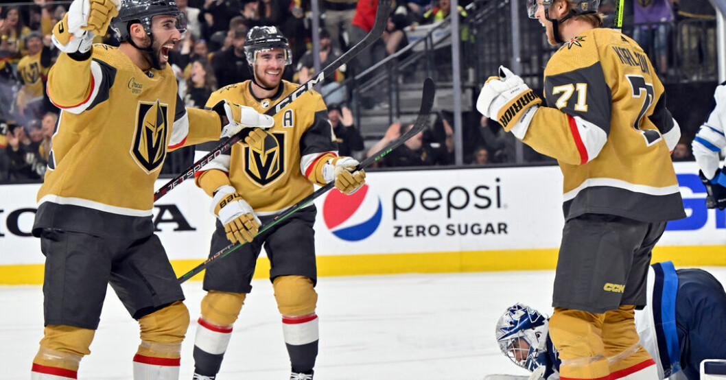 William Karlsson, till höger, gjorde att av målen när Vegas Golden Knights tog sig vidare till Stanley Cup-kvartsfinal. Arkivbild. Karlsson målskytt – Vegas till Stanley Cup-kvart