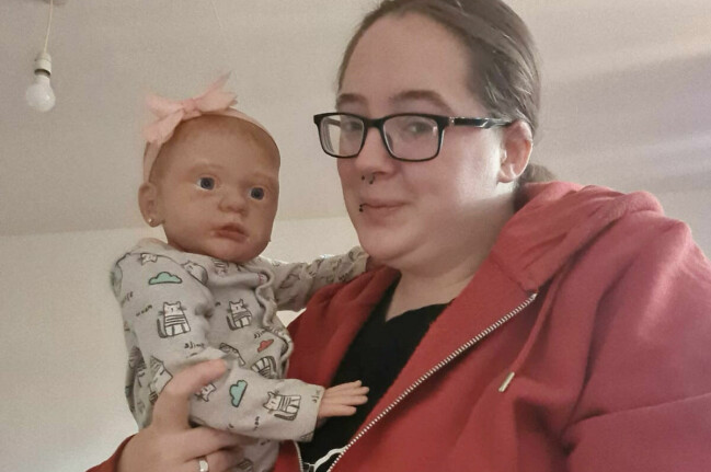 Här är Toni med sin ettåring Emmanuela ”Emma”. Här är Toni med sin ettåring Emmanuela ”Emma”.