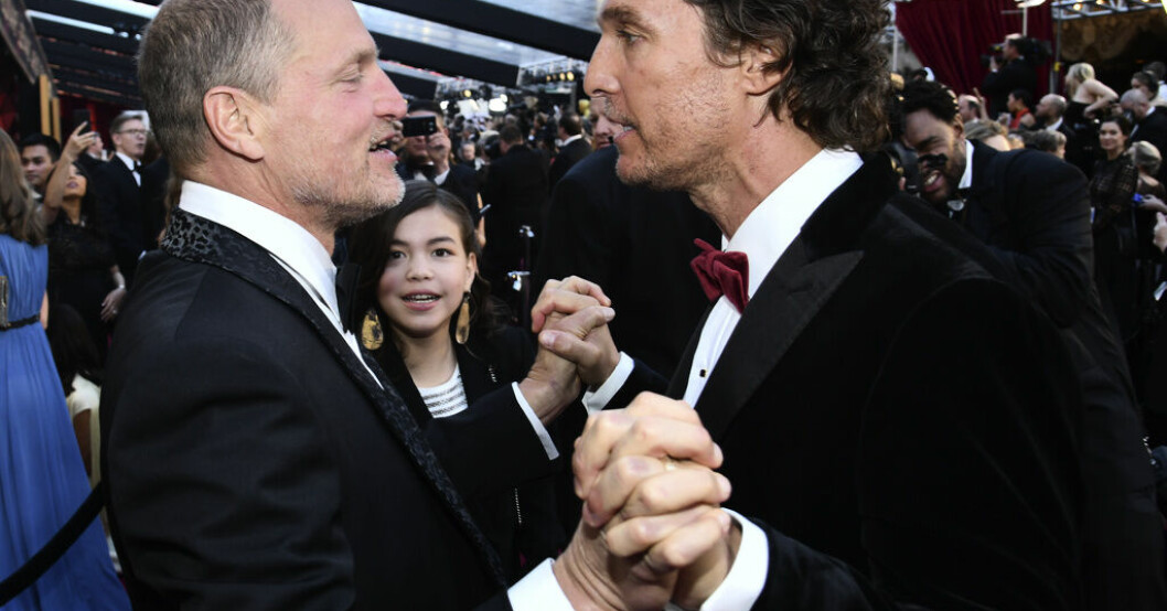 Woody Harrelson och Matthew McConaughey är kollegor och nära vänner, men är de också halvbröder? Arkivbild. Detektivduo tror sig kunna vara halvbröder