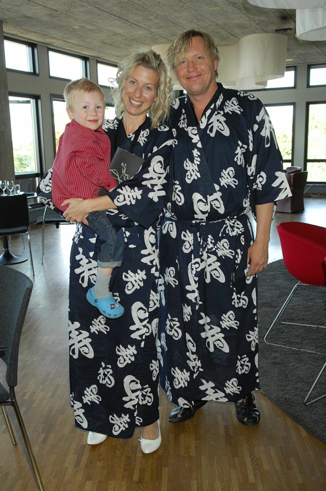 Anders Jacobsson med fru exfrun Paula och sonen Moses Anders Jacobsson med fru Paula och sonen Moses