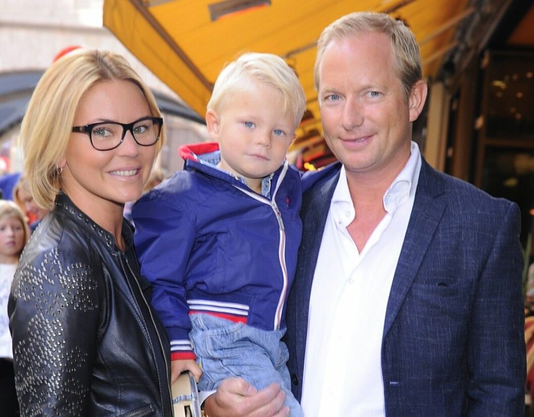 Snart får Magdalena Graaf, Filip Larsson och sonen Charlie sällskap. Foto: IBL Magdalena Graaf och Filip Larsson med sonen Charlie. Foto: IBL