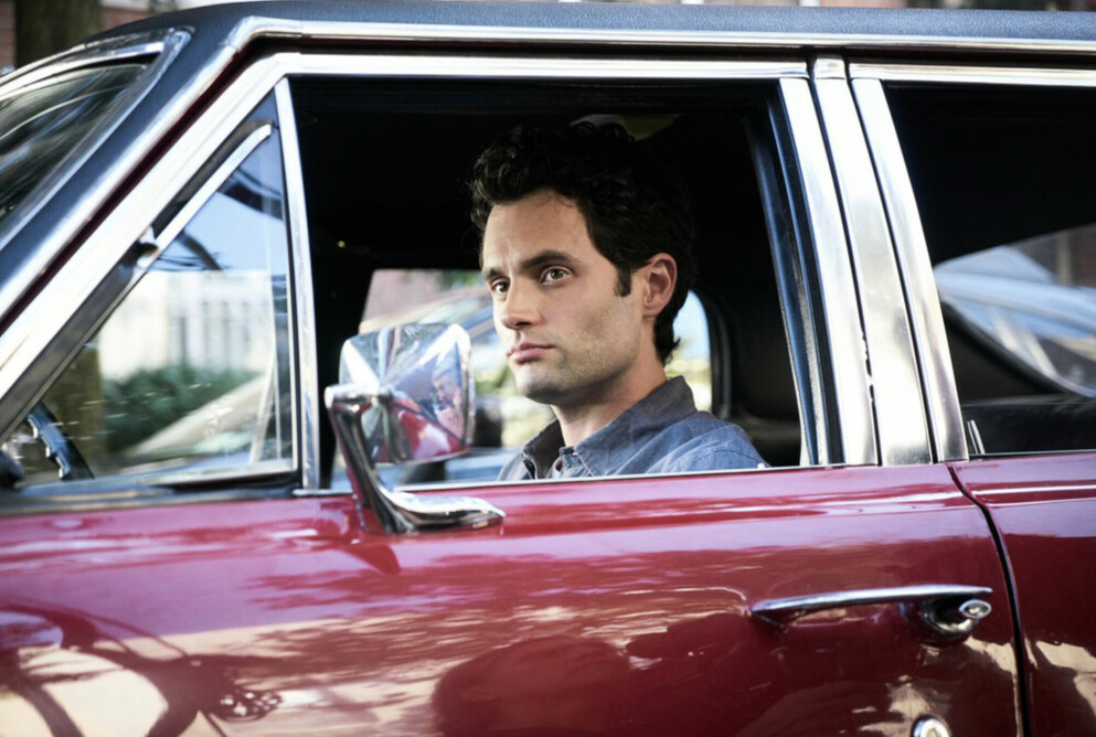 Penn Badgley i rollen som Joe i Netflix-serien <span class=" italic" data-lab-italic_desktop="italic">You</span>. Penn Badgley som spelar Joe i You