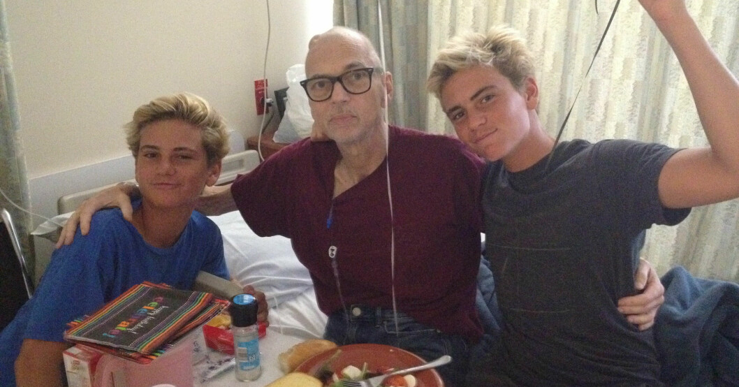 Michaels pappa dog i cancer bara fyra år innan sonen fick sitt cancerbesked. Michaels pappa på sjukhus med sönerna.