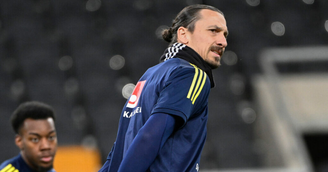 Zlatan Ibrahimovic under fotbollslandslagets samling i mars förra året. Arkivbild. Zlatan-hinten: "Det får du se på onsdag"